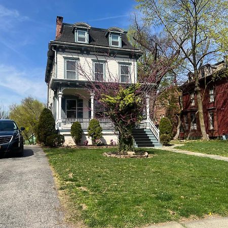 Private Victorian Apartment In Convenient City Location On 5 Acre, Sleeps 5 Poughkeepsie Exterior photo