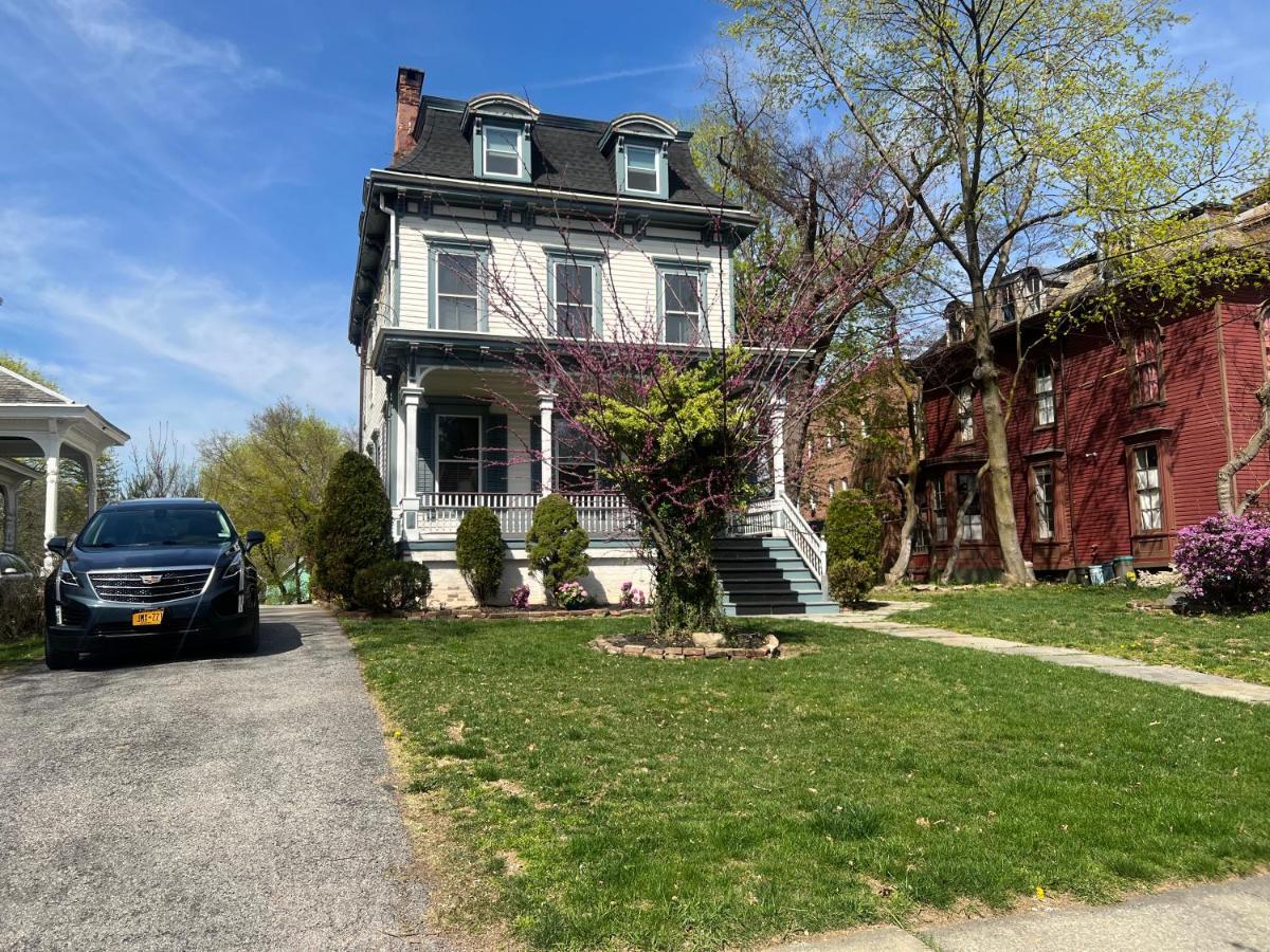 Private Victorian Apartment In Convenient City Location On 5 Acre, Sleeps 5 Poughkeepsie Exterior photo