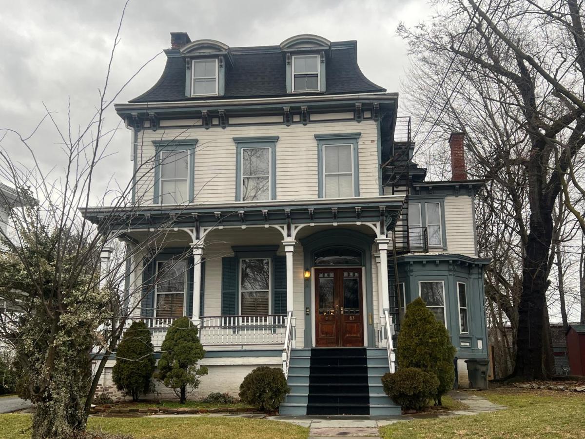 Private Victorian Apartment In Convenient City Location On 5 Acre, Sleeps 5 Poughkeepsie Exterior photo