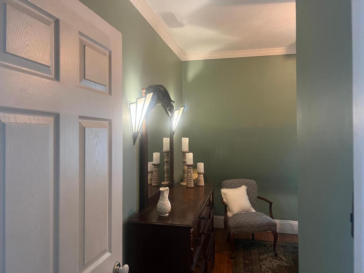 Private Victorian Apartment In Convenient City Location On 5 Acre, Sleeps 5 Poughkeepsie Exterior photo